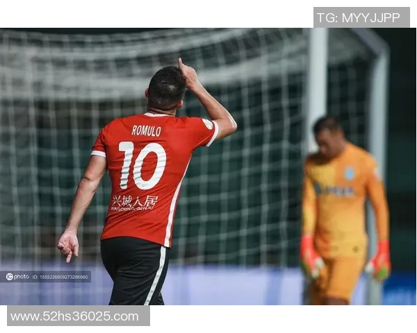 中超赛场惊艳瞬间罗慕洛远射破门引发热议