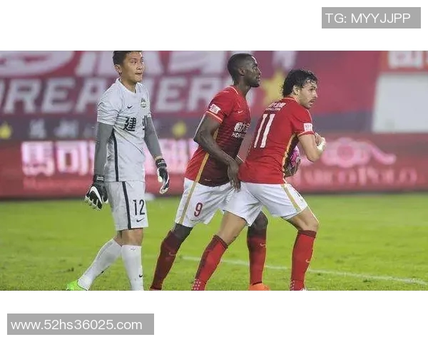 恒大客场战胜上港，继续引领中超积分榜，稳坐榜首位置