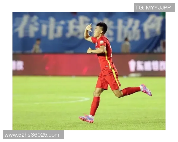 中超联赛谭龙表现出色助力球队争冠展现个人风采与团队精神